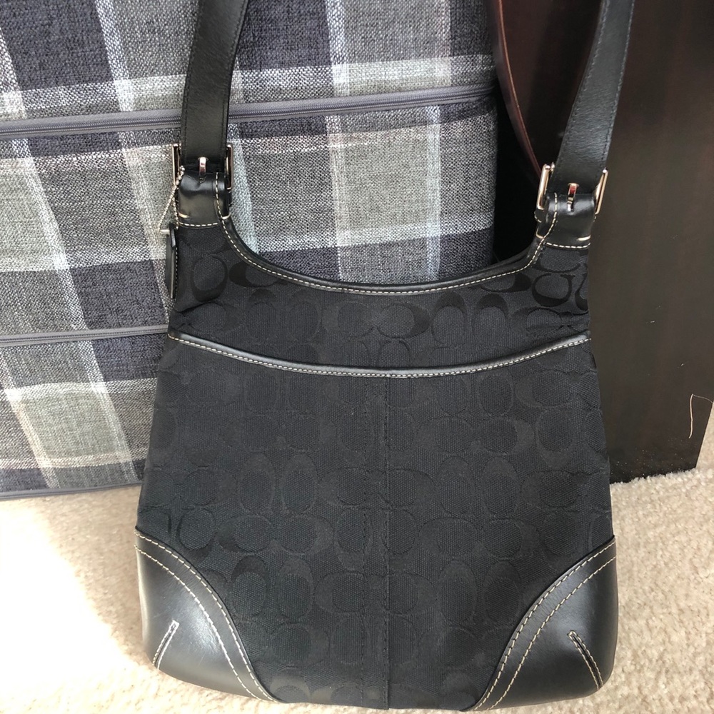 EUC Black Coach Crossbody-serial no M0785-F11193- 10x11 - Picture 2 of 5